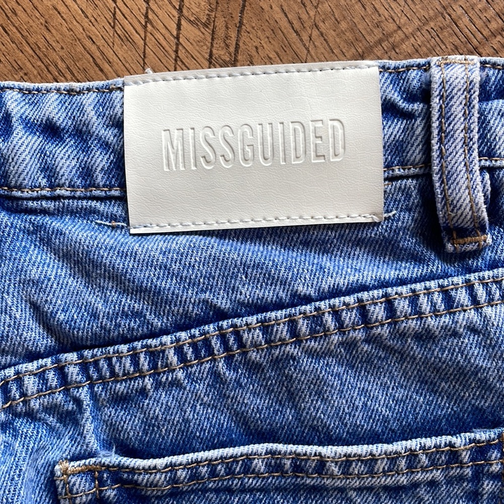 Missguided Riot High Rise Mom Jeans - Picture 4 of 10